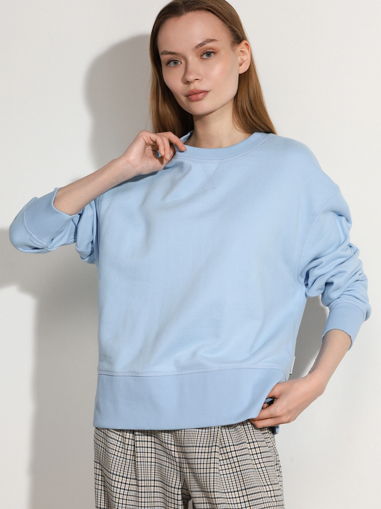 Толстовка голубого цвета из смесового хлопка